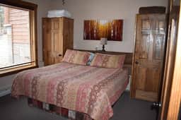 Bears Den #1 - Wildlife, Hot tub, and Views - Sale!