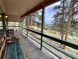 The Rose Den - Romantic Mountain Cabin with Views!