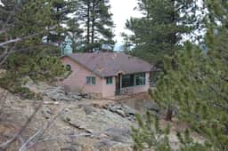 The Rose Den - Romantic Mountain Cabin with Views!