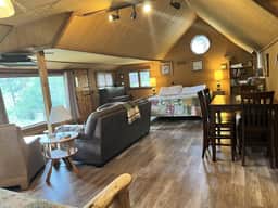 The Rose Den - Romantic Mountain Cabin with Views!